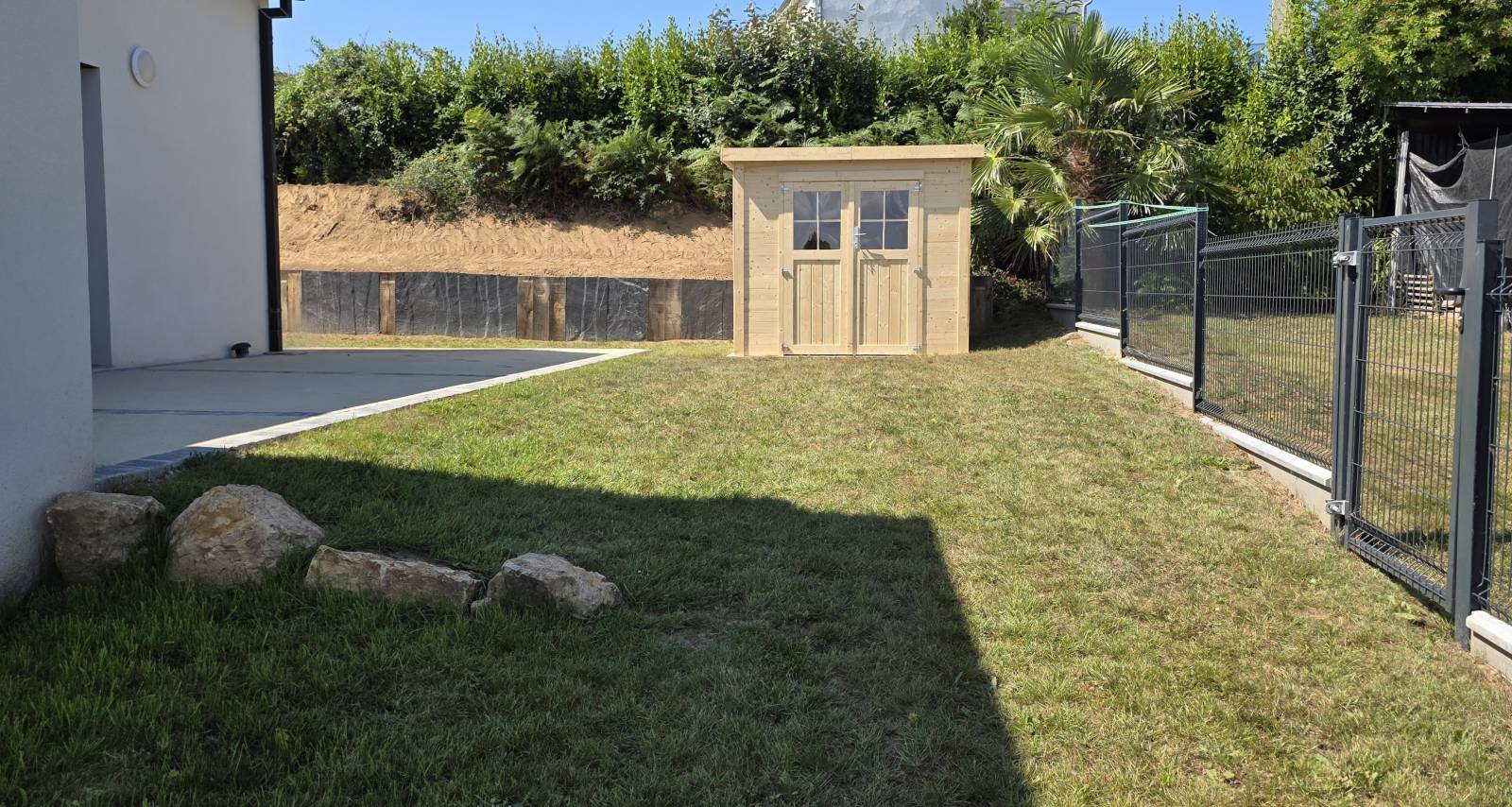 Maçon paysagiste pour la création d'une terrasse en béton désactivé Perros-Guirec (22700)