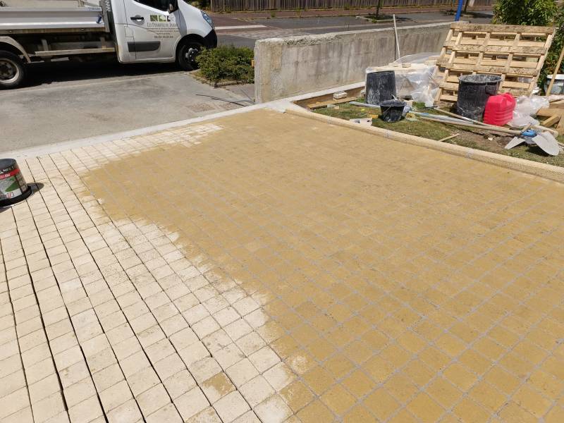 Réalisation d’une cour carrossable à Louannec par Les Paysagistes du Trégor à Pleumeur-Bodou