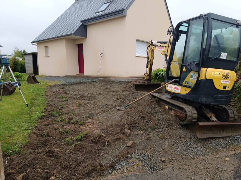 Réalisation d’une cour carrossable à Louannec par Les Paysagistes du Trégor à Pleumeur-Bodou