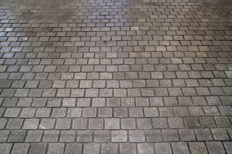 Construction d'une cour carrossable en pavée pour le passage de voiture à Trégastel par Les Paysagistes du Trégor